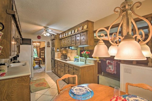Private Home with Hot Tub and Patio Near Downtown Tulsa - image 6