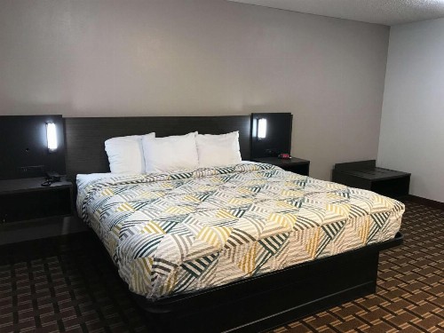 Clarion Inn Tupelo North - image 5