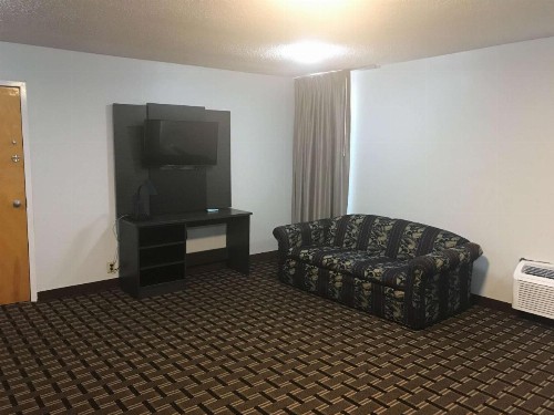 Clarion Inn Tupelo North - image 7