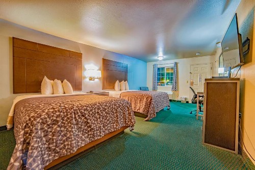 Turlock Inn - image 2