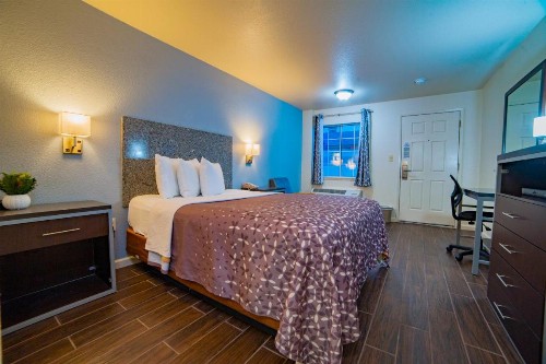 Turlock Inn - image 3