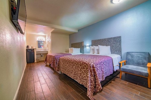 Turlock Inn - image 4