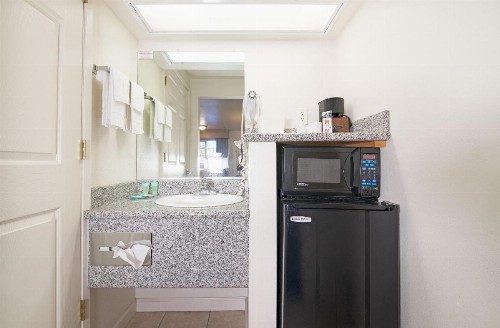 Turlock Inn - image 5