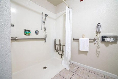 Turlock Inn - image 6