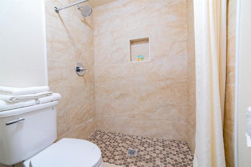 Turlock Inn - image 8