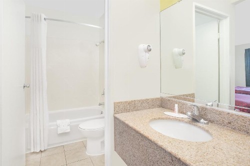 Days Inn by Wyndham Turlock - image 15