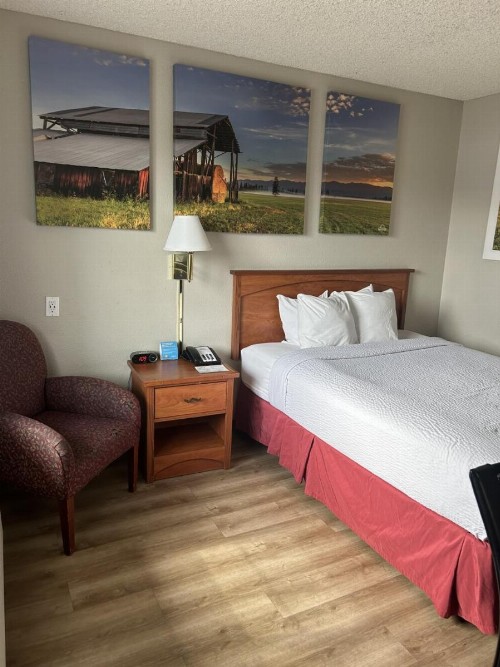 Days Inn by Wyndham Turlock - image 19