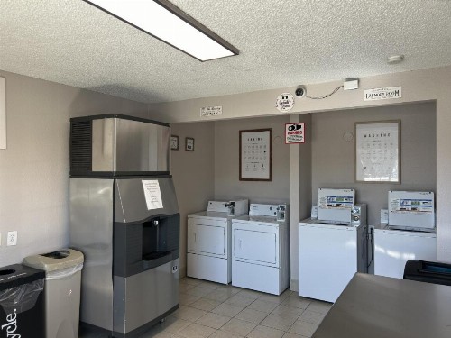 Days Inn by Wyndham Turlock - image 27