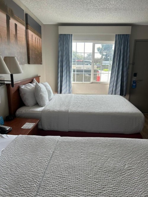 Days Inn by Wyndham Turlock - image 31