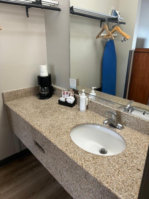 Days Inn by Wyndham Turlock - image 40