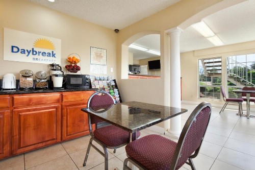 Days Inn by Wyndham Turlock - image 8