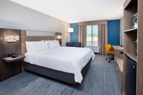 Holiday Inn Express Turlock an IHG Hotel - image 8