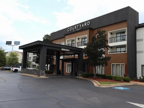 Courtyard Tuscaloosa - image 2