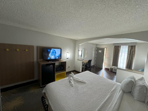 Days Inn & Suites by Wyndham Tuscaloosa - Univ. of Alabama - image 10