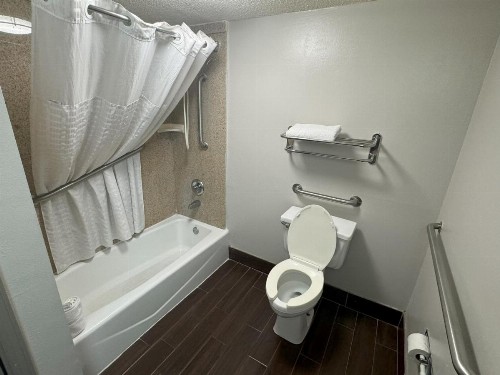 Days Inn & Suites by Wyndham Tuscaloosa - Univ. of Alabama - image 12