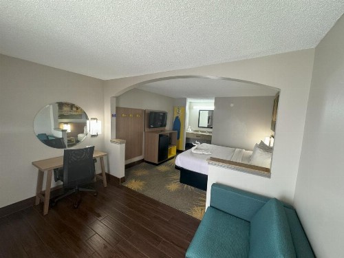 Days Inn & Suites by Wyndham Tuscaloosa - Univ. of Alabama - image 13