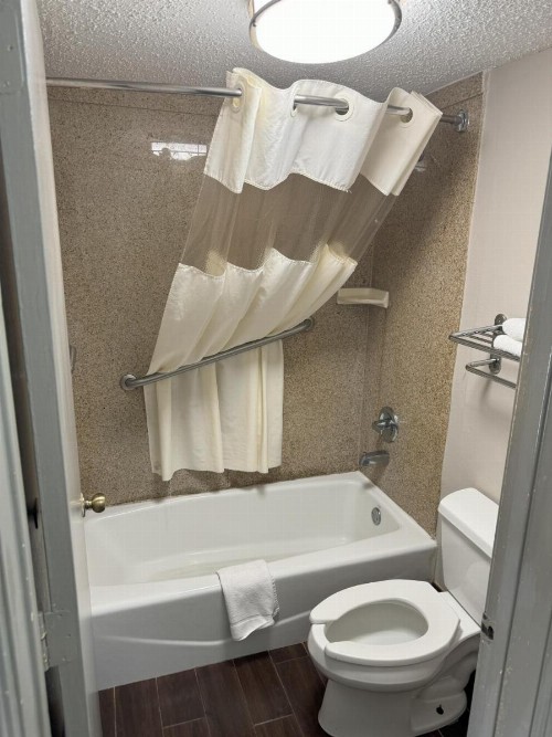 Days Inn & Suites by Wyndham Tuscaloosa - Univ. of Alabama - image 20