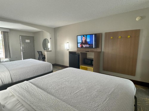 Days Inn & Suites by Wyndham Tuscaloosa - Univ. of Alabama - image 24