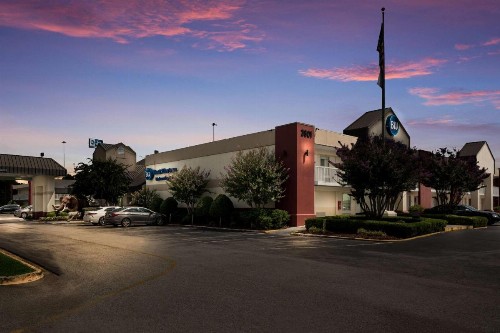 Best Western University Inn - image 11
