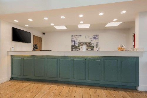 Best Western University Inn - image 12
