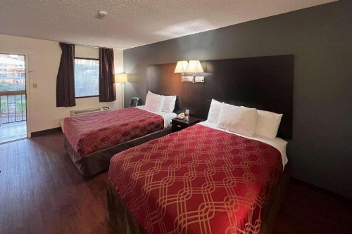 Econo Lodge Inn & Suites Tuscaloosa - image 20