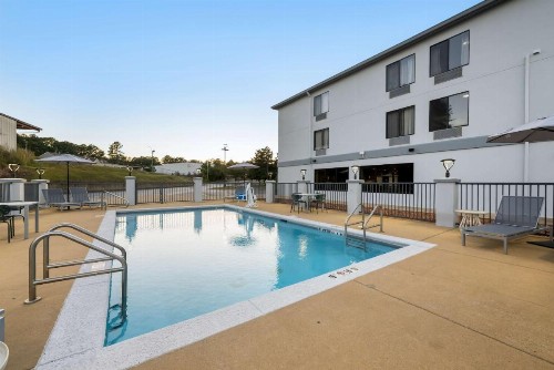Quality Inn Tuscaloosa - image 41