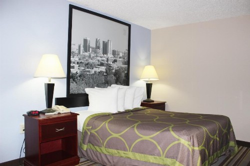 Super 8 by Wyndham Tuscaloosa - image 12