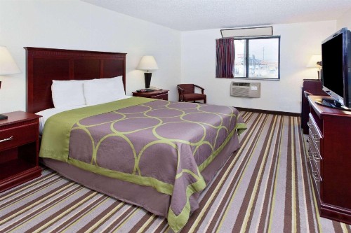 Super 8 by Wyndham Tuscaloosa - image 18
