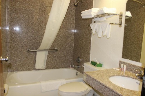 Super 8 by Wyndham Tuscaloosa - image 25