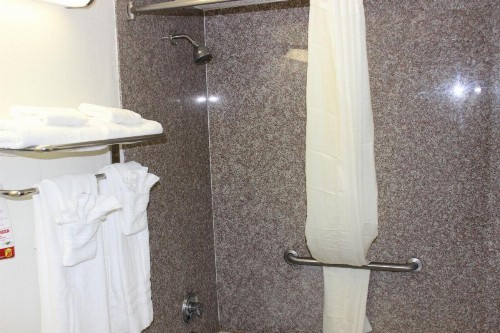 Super 8 by Wyndham Tuscaloosa - image 30