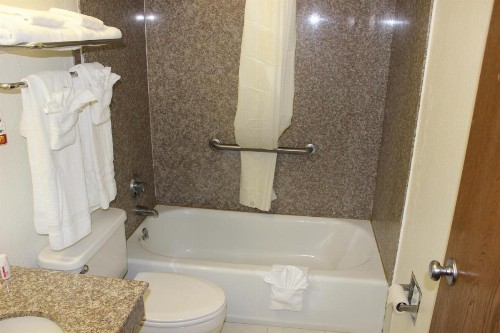 Super 8 by Wyndham Tuscaloosa - image 32