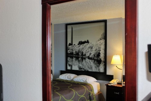 Super 8 by Wyndham Tuscaloosa - image 40