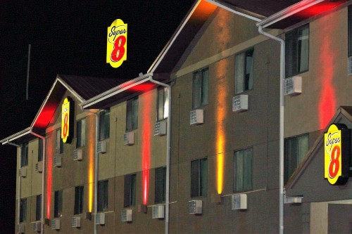 Super 8 by Wyndham Tuscaloosa - image 47