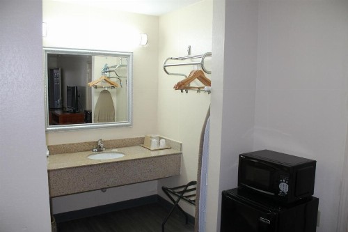 Americas Best Value Inn Tuscaloosa - image 17
