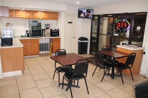Americas Best Value Inn Tuscaloosa - image 25