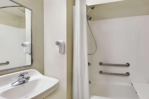 Microtel Inn & Suites by Wyndham Tuscaloosa - image 10