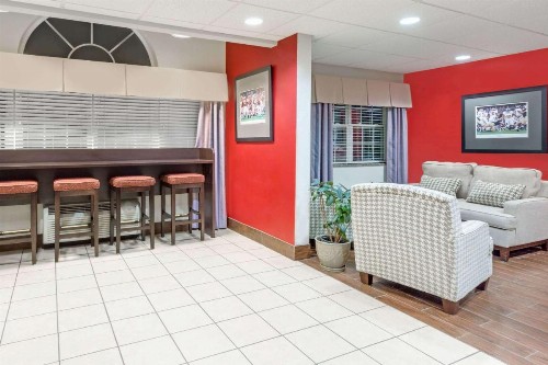 Microtel Inn & Suites by Wyndham Tuscaloosa - image 6