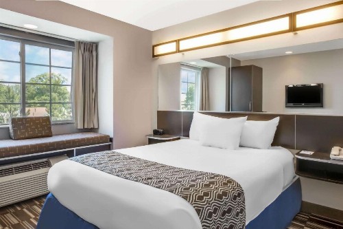 Microtel Inn & Suites by Wyndham Tuscaloosa - image 7