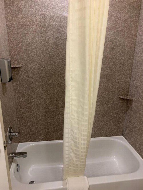 Ambassador Inn & Suites - image 13