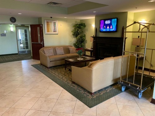 Ambassador Inn & Suites - image 20