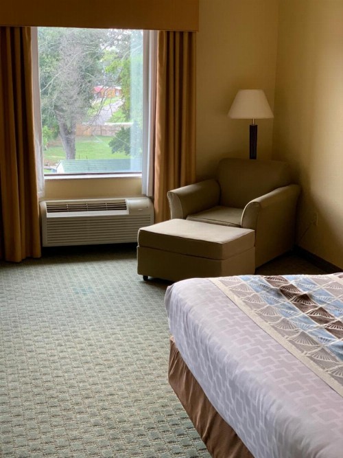 Ambassador Inn & Suites - image 23