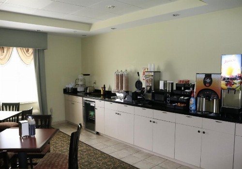 Ambassador Inn & Suites - image 26