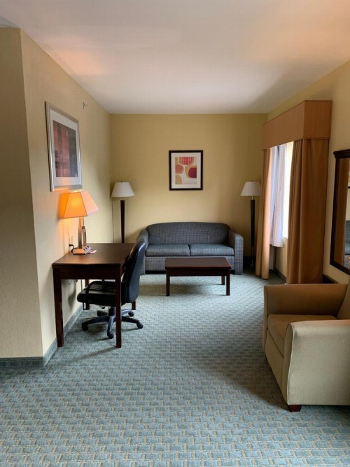 Ambassador Inn & Suites - image 29