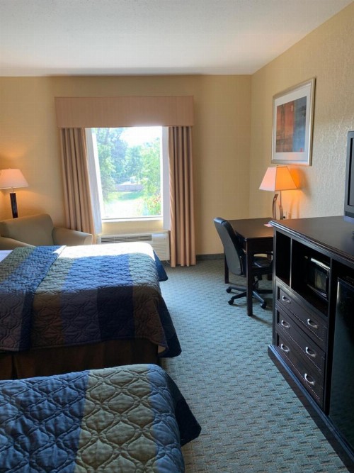 Ambassador Inn & Suites - image 6