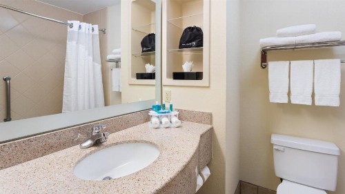 Holiday Inn Express Hotel & Suites Twentynine Palms an IHG Hotel - image 2