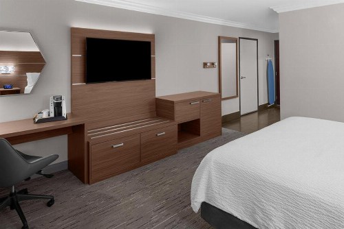 Holiday Inn Express Hotel & Suites Twentynine Palms an IHG Hotel - image 3