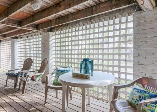 19th St. Beachside Hideaway - image 3