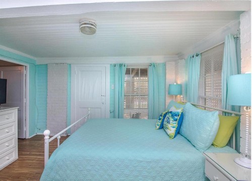 19th St. Beachside Hideaway - image 6