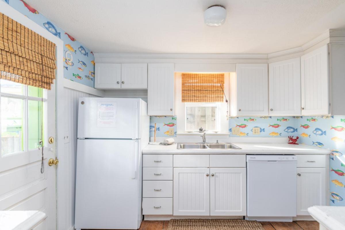 Beach Boys Bungalow - image 7