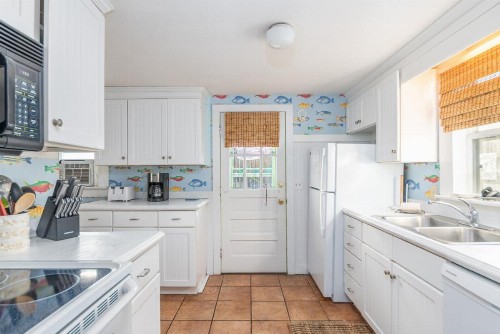 Beach Boys Bungalow - image 8
